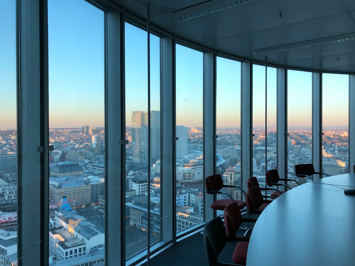 Why Executive-Level Advisory Matters for Mid-Sized Firms